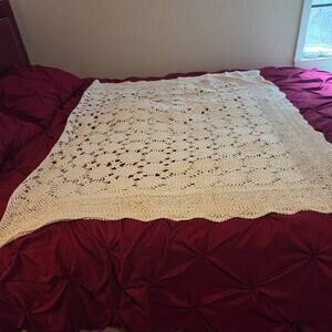 Vtg Handmade Crochet Tablecloth Bed Coverlet Rectangle Ecru 90x52 6-8 Chair Size